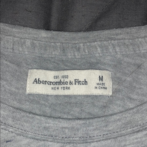 Soft logo tee perfect for back to school - Picture 3 of 3